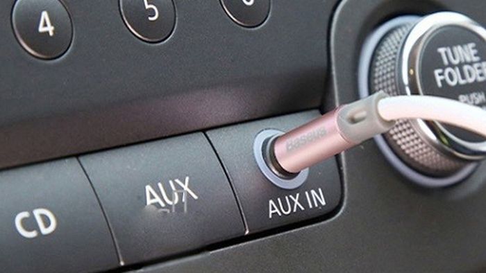 Chức năng chính của cổng AUX là gì?